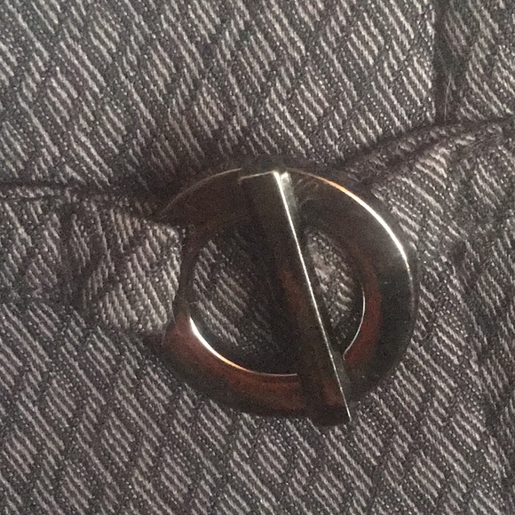 Tahari Front Clasp Fitted Blazer - Picture 13 of 16